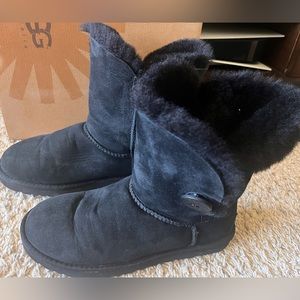 UGG Bailey Button